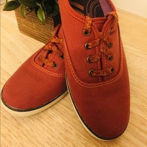 Burnt Orange KEDS with trendy laces. Sz7